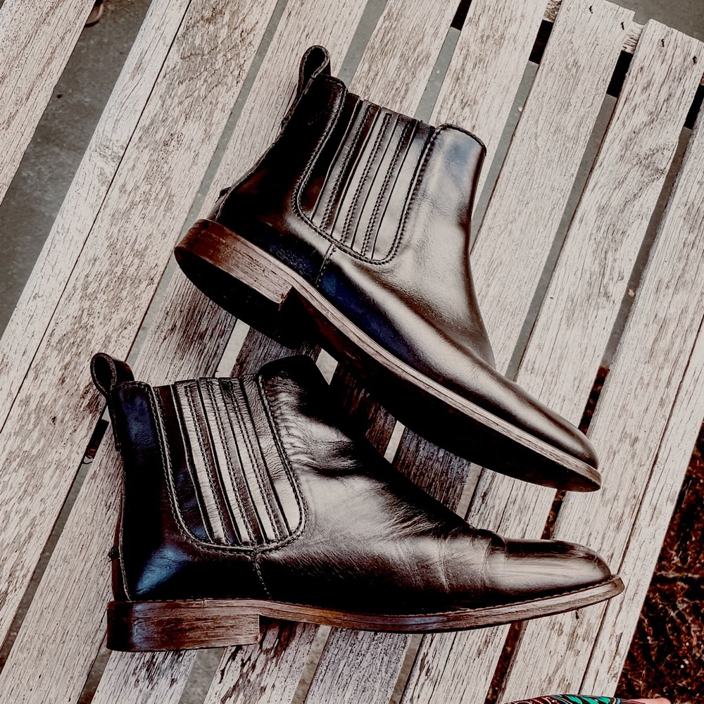 Madewell — Leather Chelsea Boots 7.5